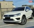 Білий Фольксваген Туарег, об'ємом двигуна 3 л та пробігом 157 тис. км за 27500 $, фото 2 на Automoto.ua