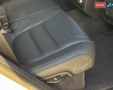 Білий Фольксваген Туарег, об'ємом двигуна 3 л та пробігом 279 тис. км за 24700 $, фото 25 на Automoto.ua