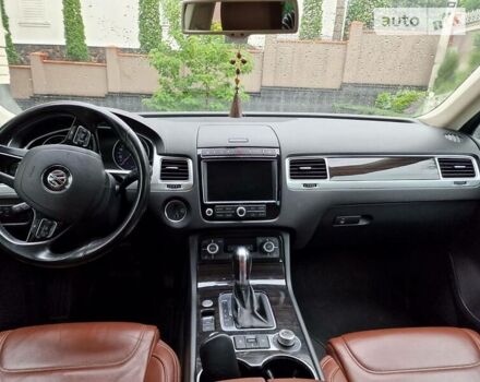 Білий Фольксваген Туарег, об'ємом двигуна 3 л та пробігом 102 тис. км за 34800 $, фото 9 на Automoto.ua