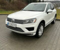 Белый Фольксваген Туарег, объемом двигателя 2.97 л и пробегом 215 тыс. км за 19700 $, фото 2 на Automoto.ua