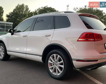 Белый Фольксваген Туарег, объемом двигателя 2.97 л и пробегом 208 тыс. км за 21800 $, фото 3 на Automoto.ua
