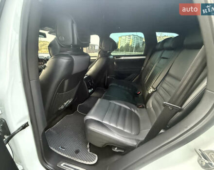 Білий Фольксваген Туарег, об'ємом двигуна 2.98 л та пробігом 287 тис. км за 24250 $, фото 25 на Automoto.ua