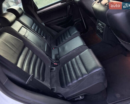 Білий Фольксваген Туарег, об'ємом двигуна 4.13 л та пробігом 197 тис. км за 27000 $, фото 39 на Automoto.ua