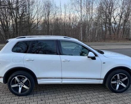 Білий Фольксваген Туарег, об'ємом двигуна 3 л та пробігом 182 тис. км за 15000 $, фото 5 на Automoto.ua