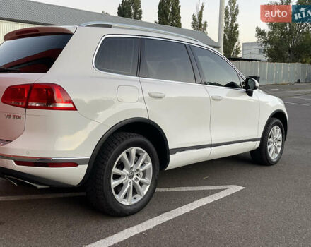 Белый Фольксваген Туарег, объемом двигателя 2.97 л и пробегом 208 тыс. км за 21800 $, фото 7 на Automoto.ua