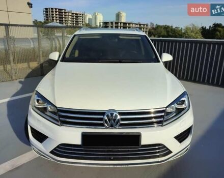 Білий Фольксваген Туарег, об'ємом двигуна 3 л та пробігом 157 тис. км за 27500 $, фото 4 на Automoto.ua