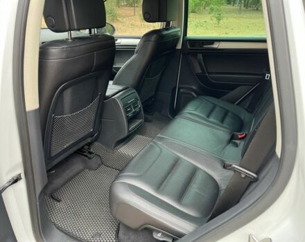 Белый Фольксваген Туарег, объемом двигателя 3 л и пробегом 204 тыс. км за 26000 $, фото 17 на Automoto.ua