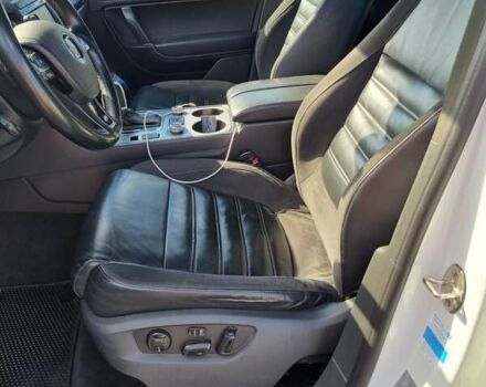 Белый Фольксваген Туарег, объемом двигателя 2.97 л и пробегом 230 тыс. км за 30000 $, фото 39 на Automoto.ua