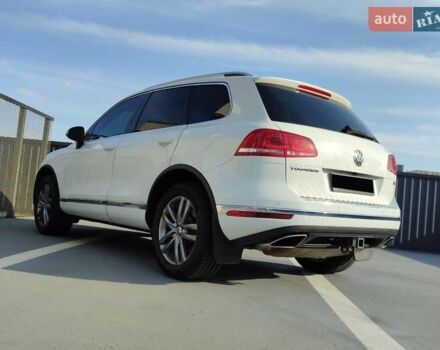 Білий Фольксваген Туарег, об'ємом двигуна 3 л та пробігом 157 тис. км за 27500 $, фото 3 на Automoto.ua