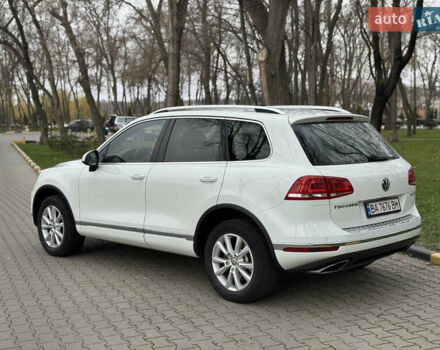 Белый Фольксваген Туарег, объемом двигателя 2.98 л и пробегом 270 тыс. км за 24500 $, фото 2 на Automoto.ua