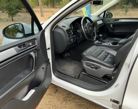 Белый Фольксваген Туарег, объемом двигателя 3 л и пробегом 204 тыс. км за 26000 $, фото 15 на Automoto.ua