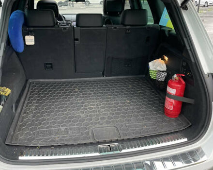 Білий Фольксваген Туарег, об'ємом двигуна 4.13 л та пробігом 169 тис. км за 32000 $, фото 17 на Automoto.ua