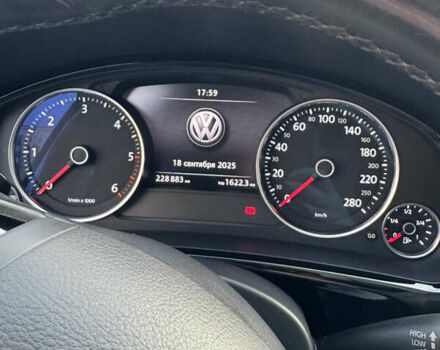 Білий Фольксваген Туарег, об'ємом двигуна 2.97 л та пробігом 228 тис. км за 29500 $, фото 11 на Automoto.ua