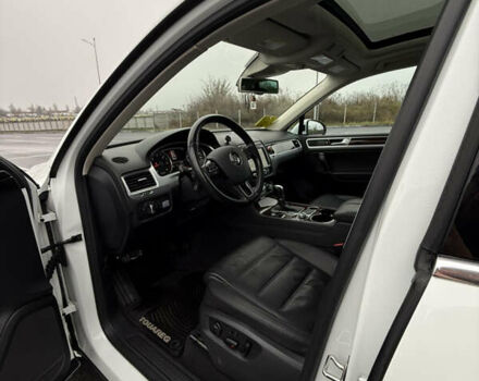 Белый Фольксваген Туарег, объемом двигателя 2.97 л и пробегом 216 тыс. км за 24500 $, фото 13 на Automoto.ua