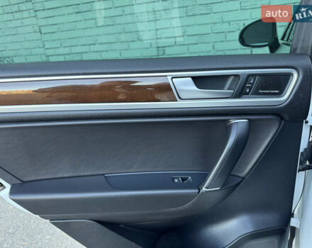 Белый Фольксваген Туарег, объемом двигателя 3.6 л и пробегом 242 тыс. км за 18500 $, фото 17 на Automoto.ua