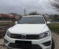 Білий Фольксваген Туарег, об'ємом двигуна 2.97 л та пробігом 334 тис. км за 26000 $, фото 2 на Automoto.ua