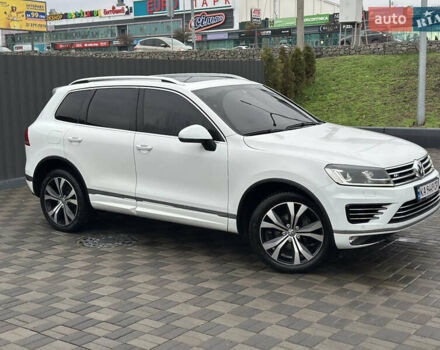 Белый Фольксваген Туарег, объемом двигателя 2.97 л и пробегом 278 тыс. км за 24000 $, фото 2 на Automoto.ua