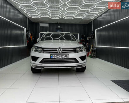 Белый Фольксваген Туарег, объемом двигателя 2.97 л и пробегом 193 тыс. км за 24500 $, фото 5 на Automoto.ua