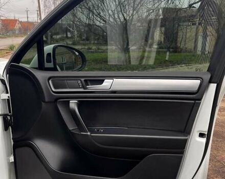 Білий Фольксваген Туарег, об'ємом двигуна 2.97 л та пробігом 334 тис. км за 26000 $, фото 13 на Automoto.ua