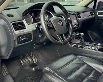 Белый Фольксваген Туарег, объемом двигателя 3 л и пробегом 320 тыс. км за 23700 $, фото 10 на Automoto.ua