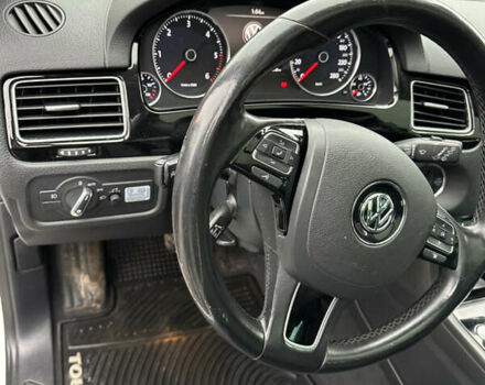 Белый Фольксваген Туарег, объемом двигателя 2.97 л и пробегом 215 тыс. км за 19700 $, фото 19 на Automoto.ua