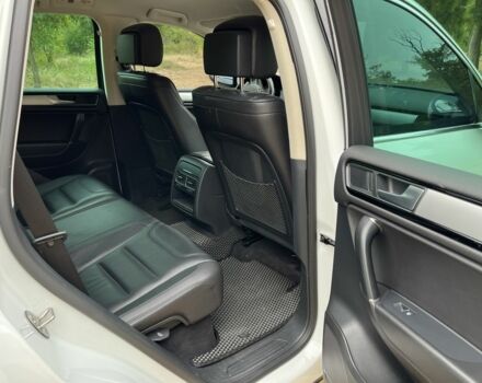 Белый Фольксваген Туарег, объемом двигателя 3 л и пробегом 204 тыс. км за 26000 $, фото 18 на Automoto.ua