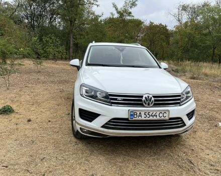 Белый Фольксваген Туарег, объемом двигателя 3 л и пробегом 204 тыс. км за 26000 $, фото 4 на Automoto.ua