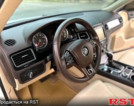 Белый Фольксваген Туарег, объемом двигателя 3.6 л и пробегом 130 тыс. км за 25000 $, фото 8 на Automoto.ua