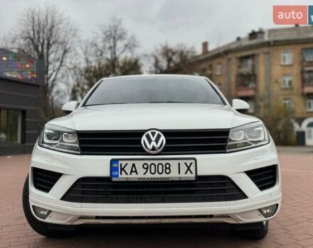 Белый Фольксваген Туарег, объемом двигателя 2.97 л и пробегом 206 тыс. км за 24900 $, фото 2 на Automoto.ua