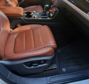 Білий Фольксваген Туарег, об'ємом двигуна 3 л та пробігом 102 тис. км за 34800 $, фото 2 на Automoto.ua