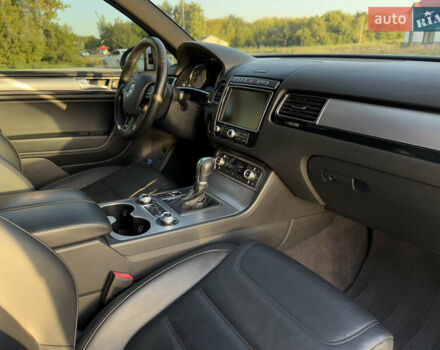 Білий Фольксваген Туарег, об'ємом двигуна 3 л та пробігом 279 тис. км за 24700 $, фото 14 на Automoto.ua