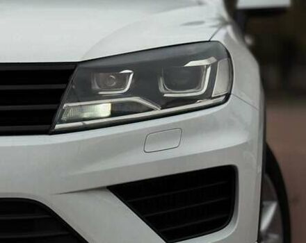 Белый Фольксваген Туарег, объемом двигателя 2.97 л и пробегом 206 тыс. км за 24900 $, фото 3 на Automoto.ua