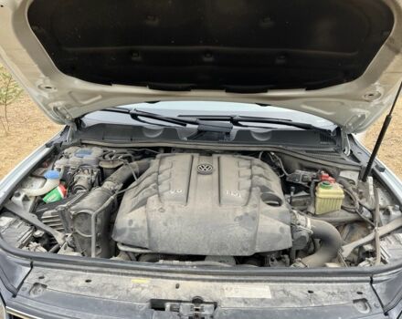 Белый Фольксваген Туарег, объемом двигателя 3 л и пробегом 204 тыс. км за 26000 $, фото 23 на Automoto.ua