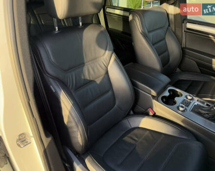 Білий Фольксваген Туарег, об'ємом двигуна 3 л та пробігом 279 тис. км за 24700 $, фото 21 на Automoto.ua