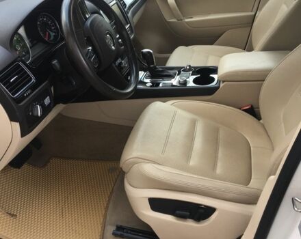 Білий Фольксваген Туарег, об'ємом двигуна 3 л та пробігом 285 тис. км за 20500 $, фото 5 на Automoto.ua