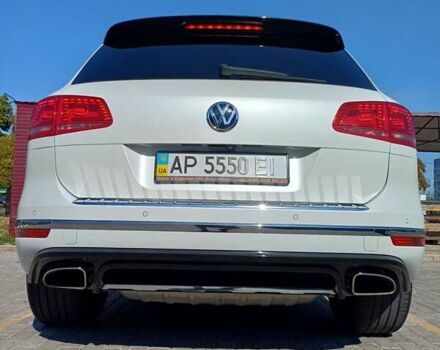 Белый Фольксваген Туарег, объемом двигателя 3 л и пробегом 225 тыс. км за 27700 $, фото 4 на Automoto.ua