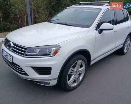 Белый Фольксваген Туарег, объемом двигателя 3 л и пробегом 170 тыс. км за 24900 $, фото 3 на Automoto.ua