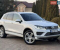 Білий Фольксваген Туарег, об'ємом двигуна 4.13 л та пробігом 197 тис. км за 27000 $, фото 2 на Automoto.ua