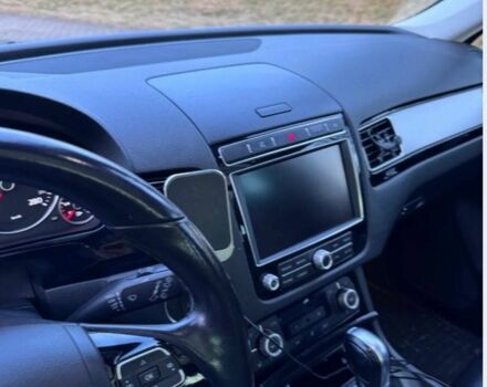 Білий Фольксваген Туарег, об'ємом двигуна 3 л та пробігом 182 тис. км за 15000 $, фото 14 на Automoto.ua