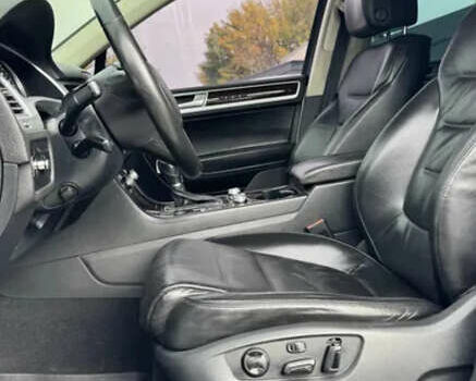 Білий Фольксваген Туарег, об'ємом двигуна 2.97 л та пробігом 320 тис. км за 23200 $, фото 10 на Automoto.ua