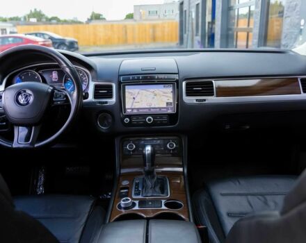 Білий Фольксваген Туарег, об'ємом двигуна 3 л та пробігом 76 тис. км за 12300 $, фото 7 на Automoto.ua