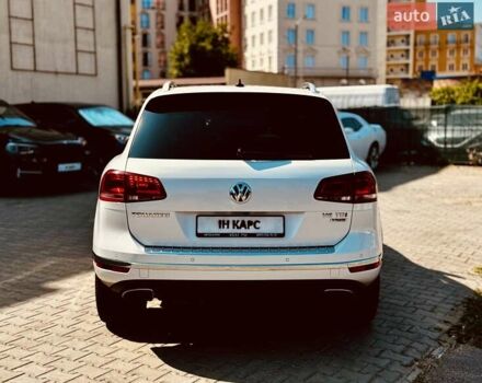 Белый Фольксваген Туарег, объемом двигателя 2.97 л и пробегом 172 тыс. км за 31500 $, фото 3 на Automoto.ua