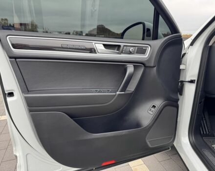 Белый Фольксваген Туарег, объемом двигателя 3 л и пробегом 238 тыс. км за 22500 $, фото 11 на Automoto.ua