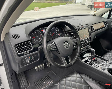 Фольксваген Туарег 2016 в Луцке на Automoto.ua Белый Фольксваген Туарег, объемом двигателя 2.97 л и пробегом 146 тыс. км за 33800 $, фото 26 на Automoto.ua