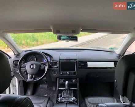Білий Фольксваген Туарег, об'ємом двигуна 3 л та пробігом 222 тис. км за 24999 $, фото 29 на Automoto.ua