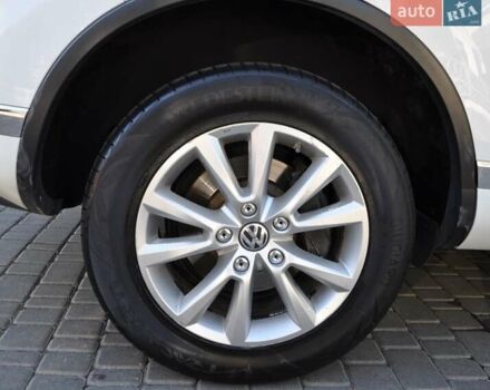 Белый Фольксваген Туарег, объемом двигателя 2.97 л и пробегом 263 тыс. км за 23000 $, фото 15 на Automoto.ua