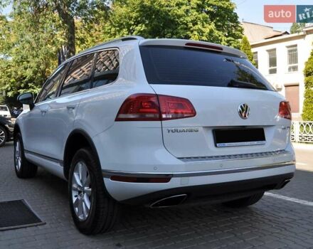 Белый Фольксваген Туарег, объемом двигателя 2.97 л и пробегом 263 тыс. км за 23000 $, фото 3 на Automoto.ua
