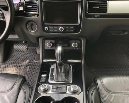 Білий Фольксваген Туарег, об'ємом двигуна 3 л та пробігом 222 тис. км за 24999 $, фото 27 на Automoto.ua