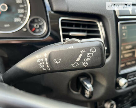 Білий Фольксваген Туарег, об'ємом двигуна 2.97 л та пробігом 300 тис. км за 21900 $, фото 24 на Automoto.ua