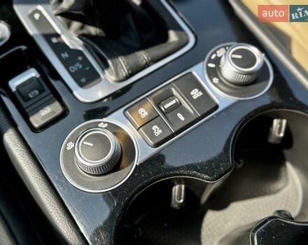 Белый Фольксваген Туарег, объемом двигателя 2.97 л и пробегом 172 тыс. км за 31500 $, фото 33 на Automoto.ua